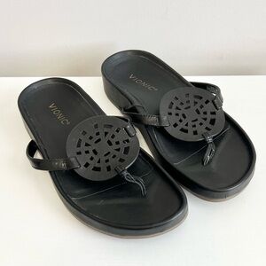 Vionic Solari Medallion Thong Sandals
